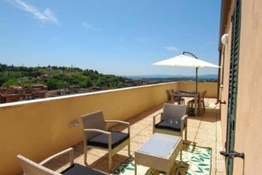 Апартаменты Exclusive Penthouse With 60 M2 Panoramic Terrace Перуджа Экстерьер фото